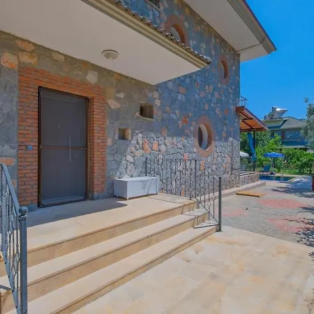 Tuzlu Sistem Havuzlu Luks 페티예